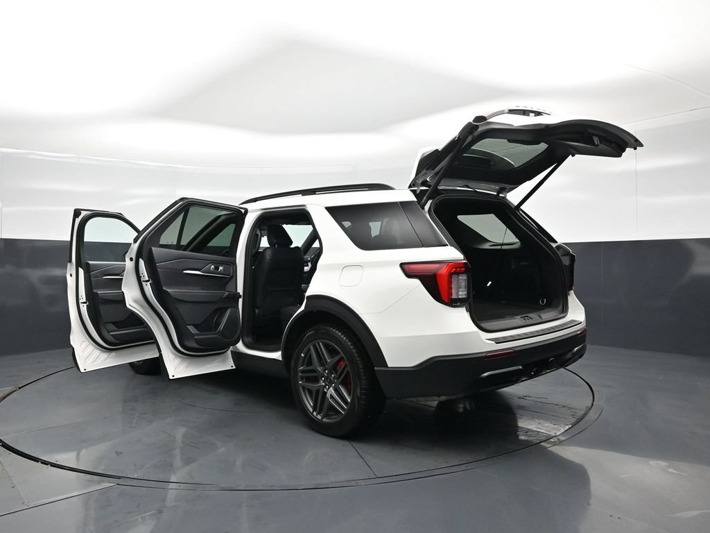 Certified 2025 Ford Explorer ST-Line w/ ST-Line Street Pack AWD/4WD image 31