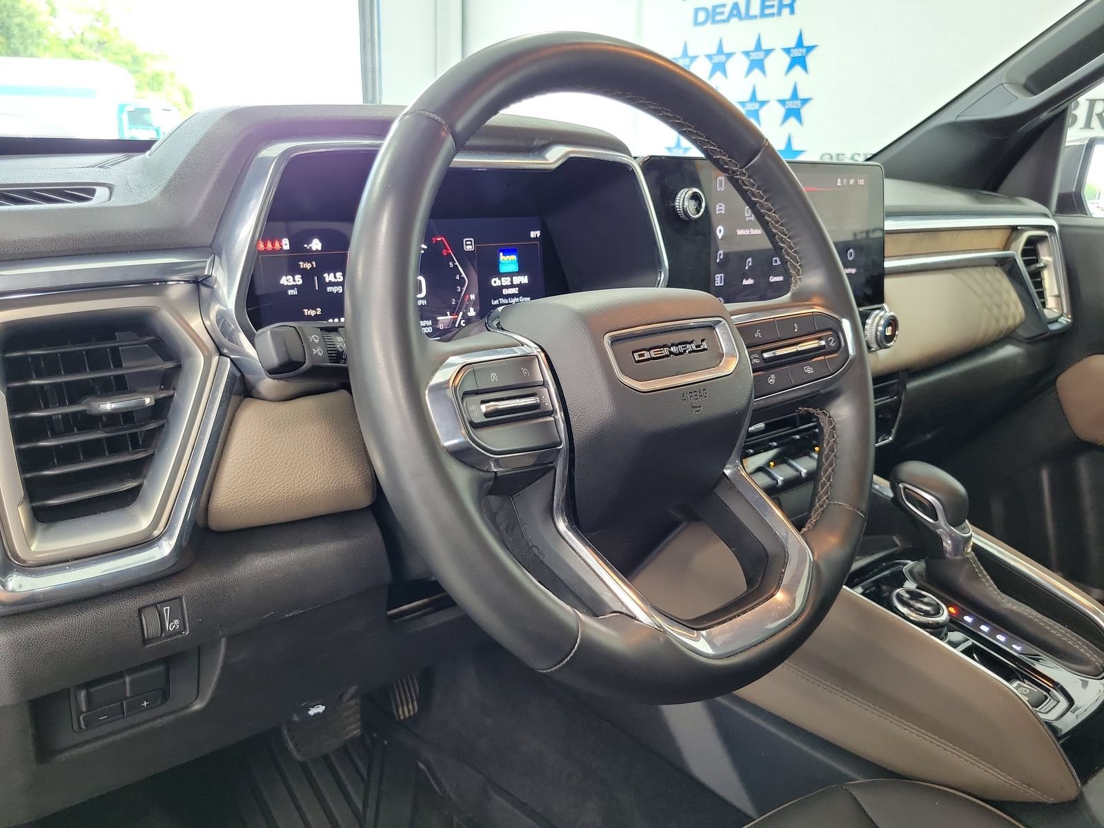 Used 2025 GMC Canyon Denali AWD/4WD image 10