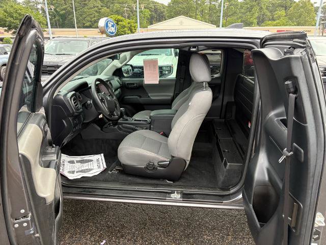Used 2021 Toyota Tacoma SR AWD/4WD image 11