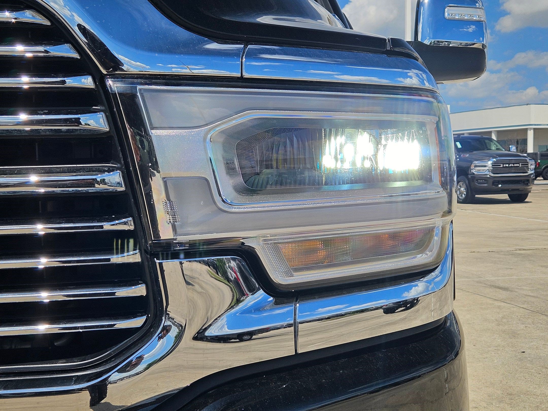 Used 2024 RAM 2500 Laramie w/ Safety Group AWD/4WD image 12