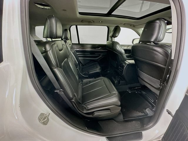 Used 2023 Jeep Grand Cherokee L Limited AWD/4WD image 34