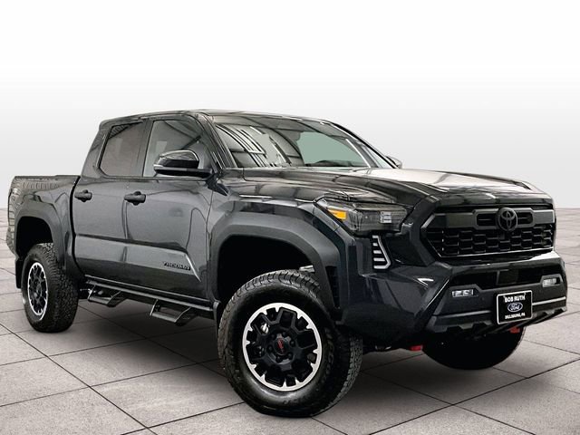 Used 2025 Toyota Tacoma TRD Off-Road w/ TRD Off Road Upgrade Package AWD/4WD image 2