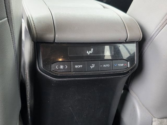 Used 2022 Toyota Highlander XLE image 17