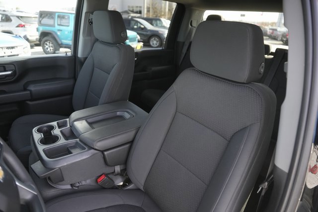 Used 2023 Chevrolet Silverado 2500 Custom w/ Custom Value Package image 10