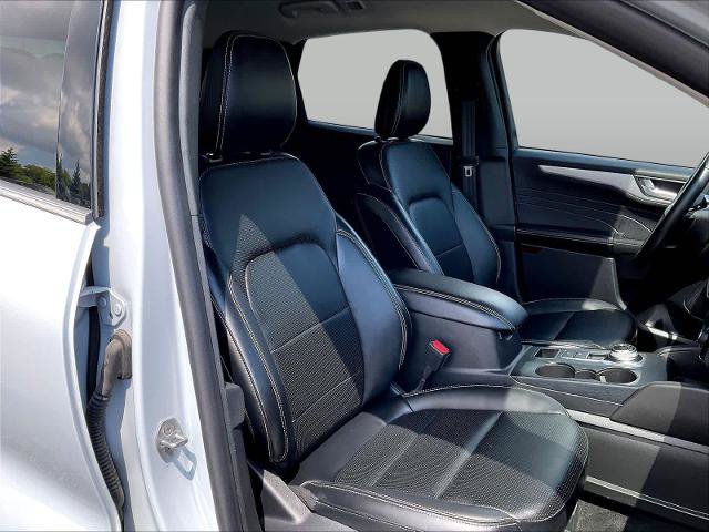 Certified 2025 Ford Escape Platinum AWD/4WD image 30