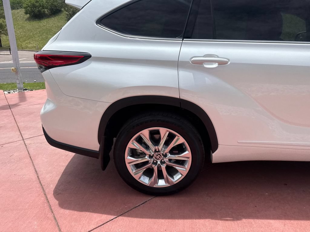 Used 2023 Toyota Highlander Limited AWD/4WD image 34