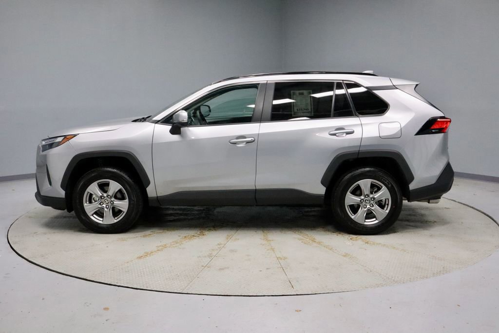 Used 2025 Toyota RAV4 XLE image 2