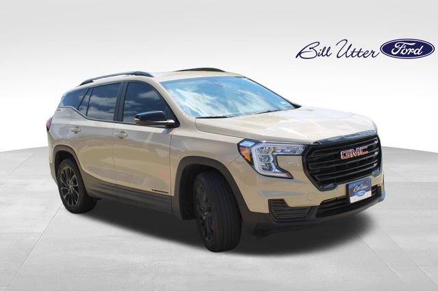 Used 2023 GMC Terrain SLE w/ Elevation Edition FWD image 3