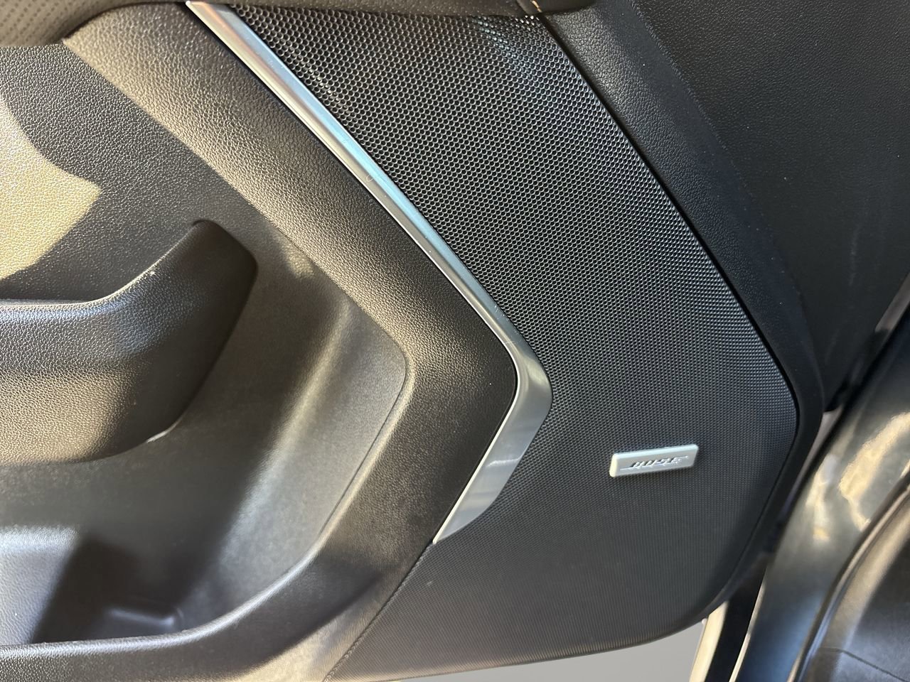 Used 2021 GMC Yukon XL AT4 w/ Technology Package image 25