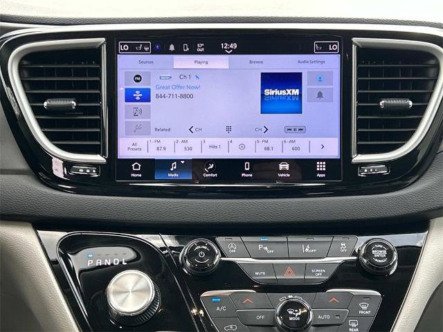 Used 2024 Chrysler Pacifica Touring-L image 15