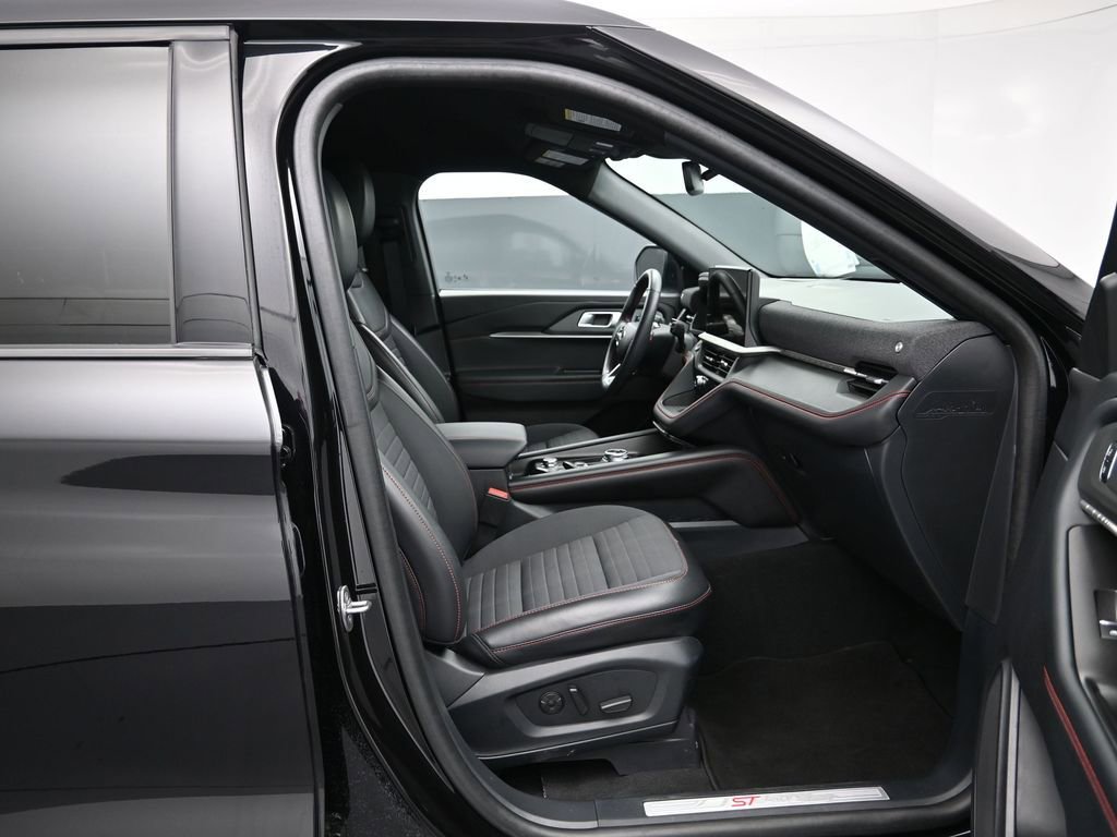 Certified 2025 Ford Explorer ST-Line w/ Premium Package RWD image 27
