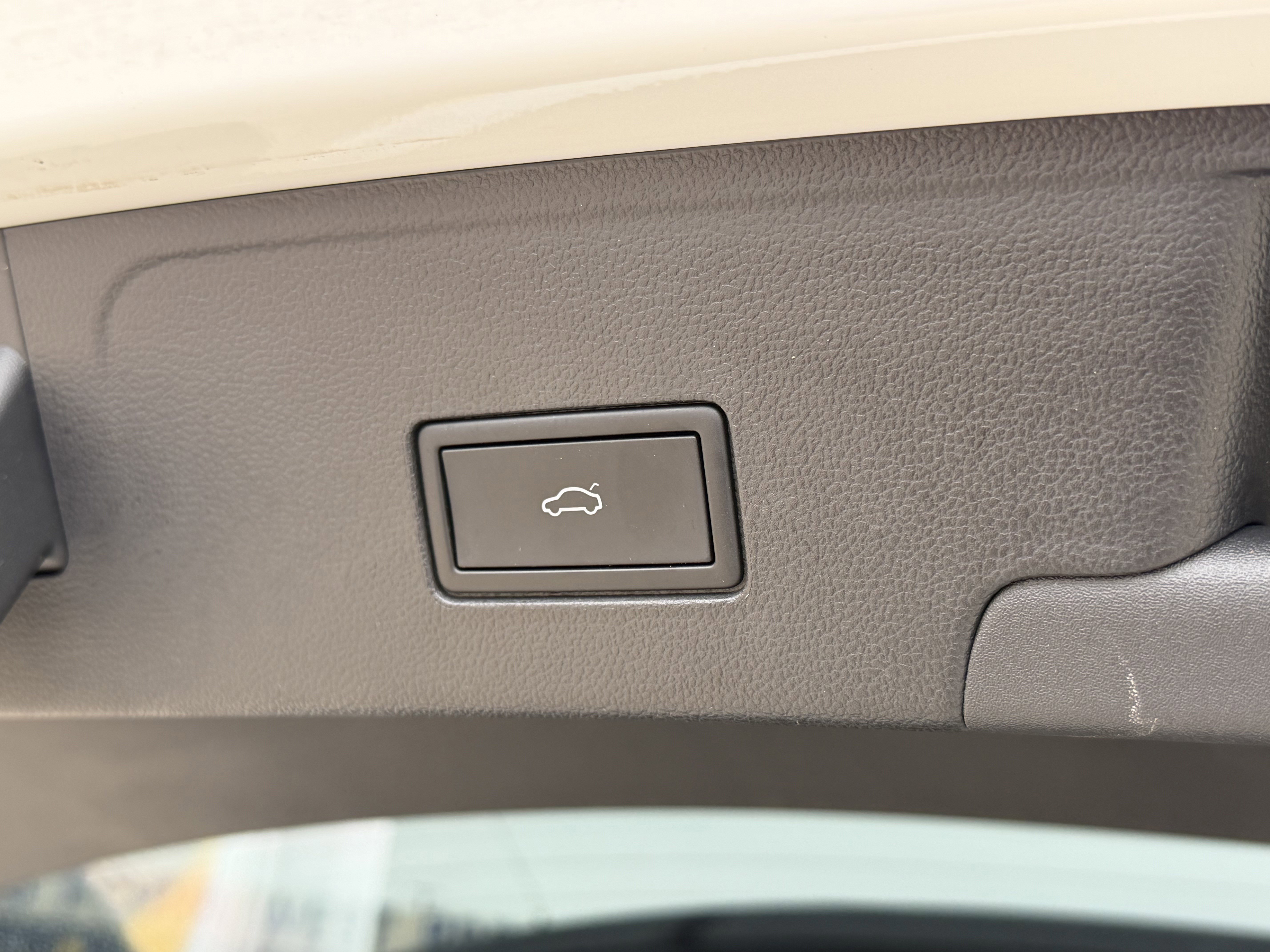 Used 2024 Volkswagen Atlas Cross Sport SEL Premium R-Line image 11