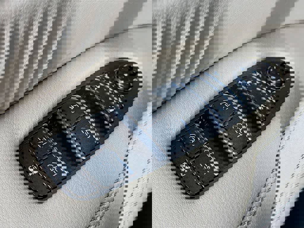 Used 2022 Nissan Armada Platinum image 30