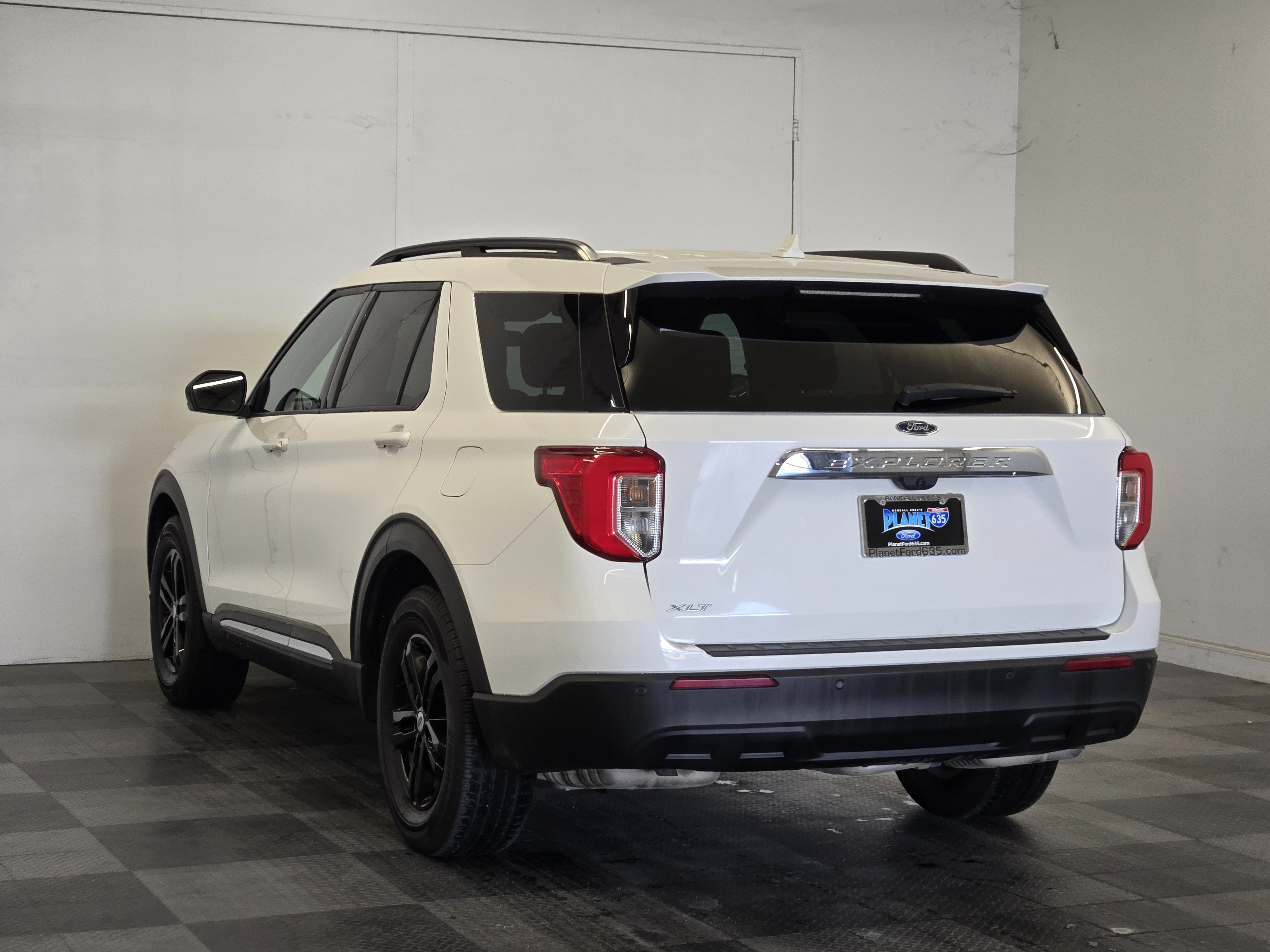 Certified 2023 Ford Explorer XLT RWD image 5