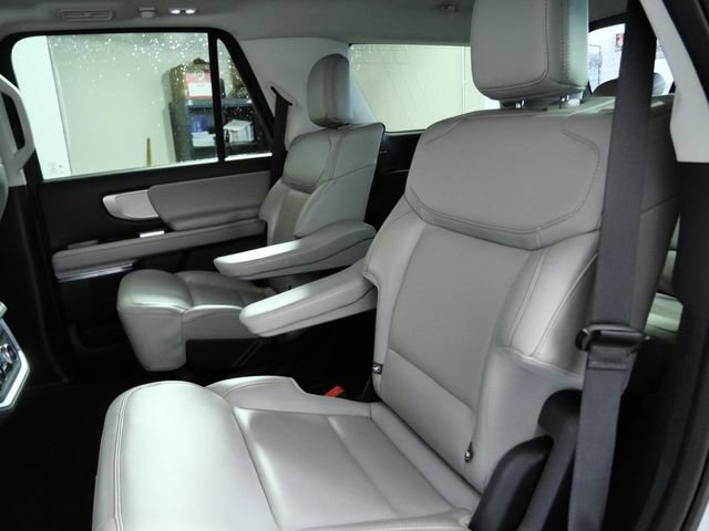 Certified 2025 Ford Expedition Active AWD/4WD image 14