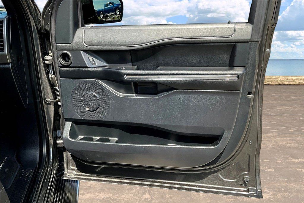 Certified 2019 Ford Expedition XLT w/ Equipment Group 202A AWD/4WD image 31