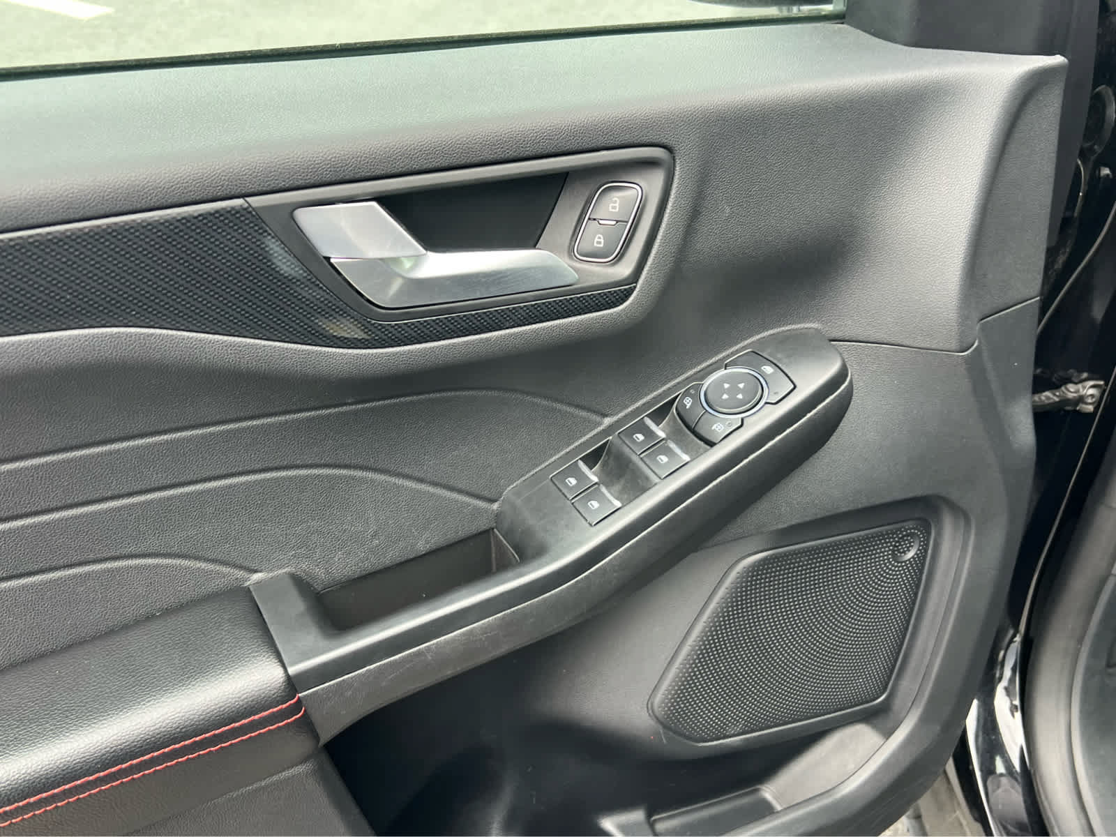 Certified 2025 Ford Escape ST-Line Select AWD/4WD image 30