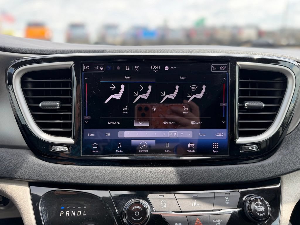 Used 2022 Chrysler Pacifica Touring-L FWD image 25