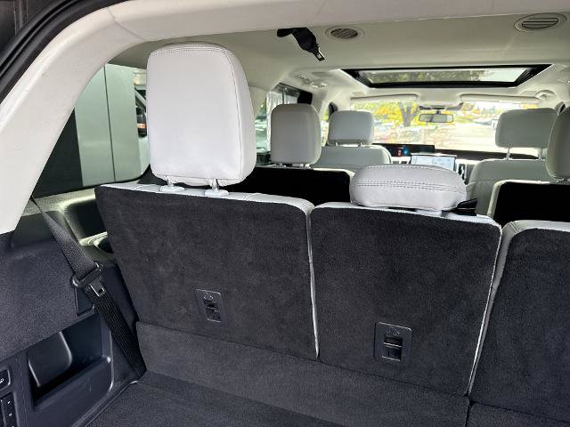 Certified 2025 Ford Expedition Platinum w/ Driver's Package AWD/4WD image 8