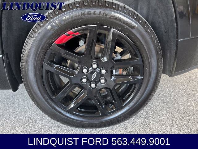 Used 2023 Chevrolet Traverse Premier w/ Redline Edition AWD/4WD image 17