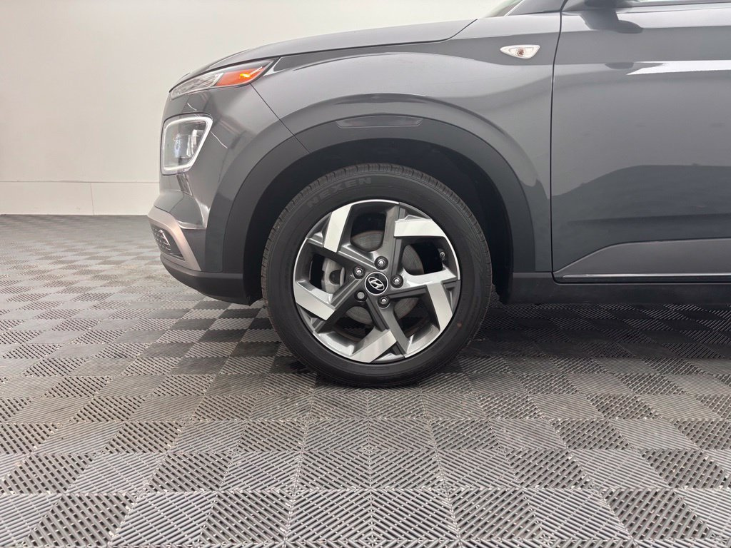 Used 2024 Hyundai Venue Limited FWD image 15