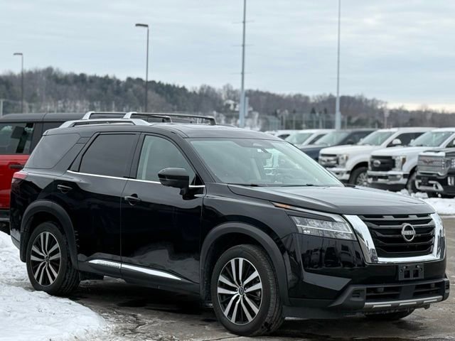 Used 2023 Nissan Pathfinder Platinum w/ Cargo Package image 12