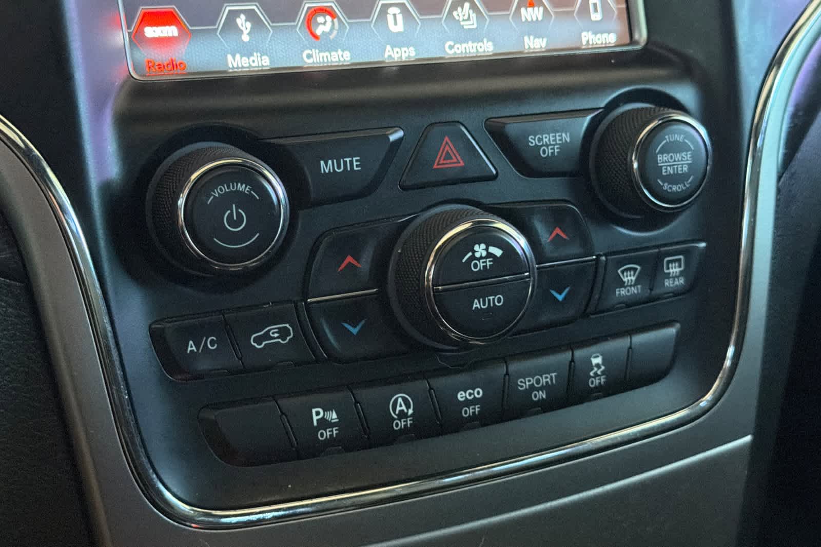 Used 2018 Jeep Grand Cherokee Altitude AWD/4WD image 21