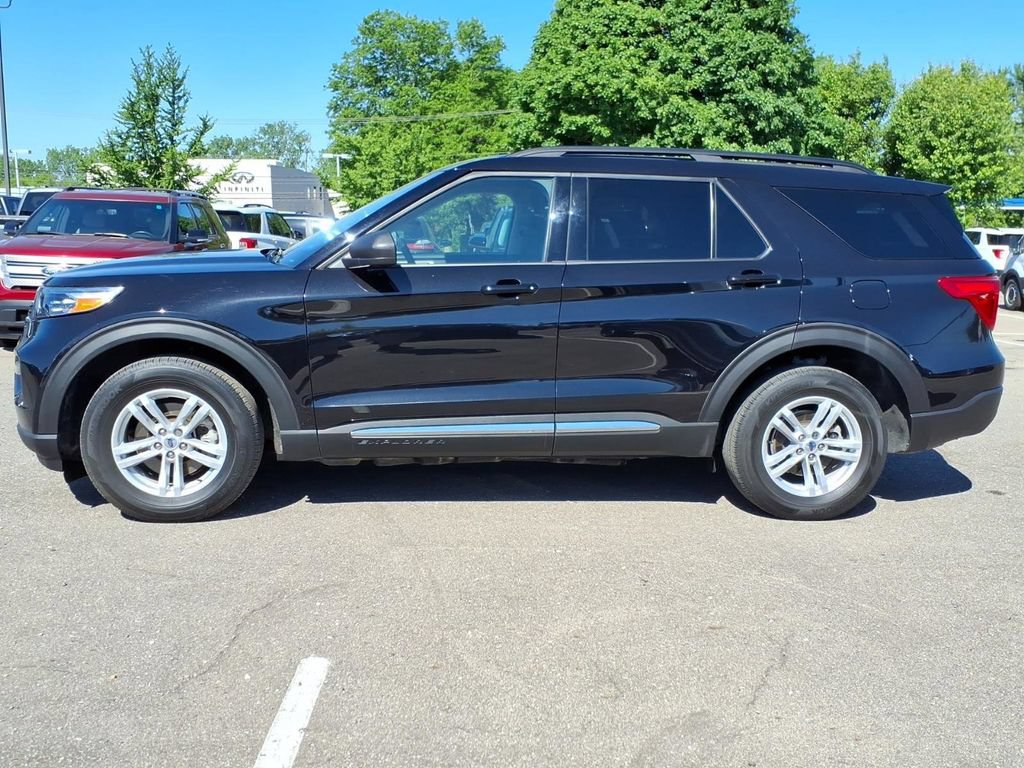 Certified 2023 Ford Explorer XLT w/ Equipment Group 202A AWD/4WD image 2