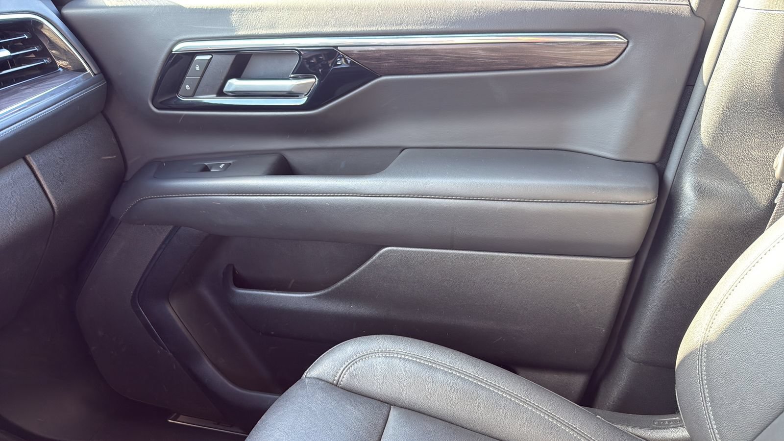 Used 2025 Chevrolet Tahoe LT RWD image 21