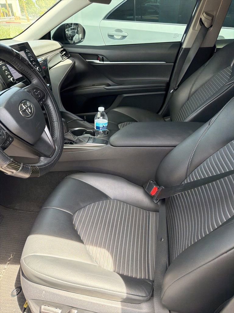 Used 2023 Toyota Camry SE FWD image 4