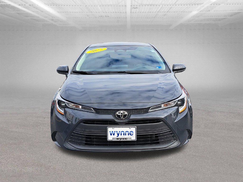 Used 2025 Toyota Corolla LE FWD image 2