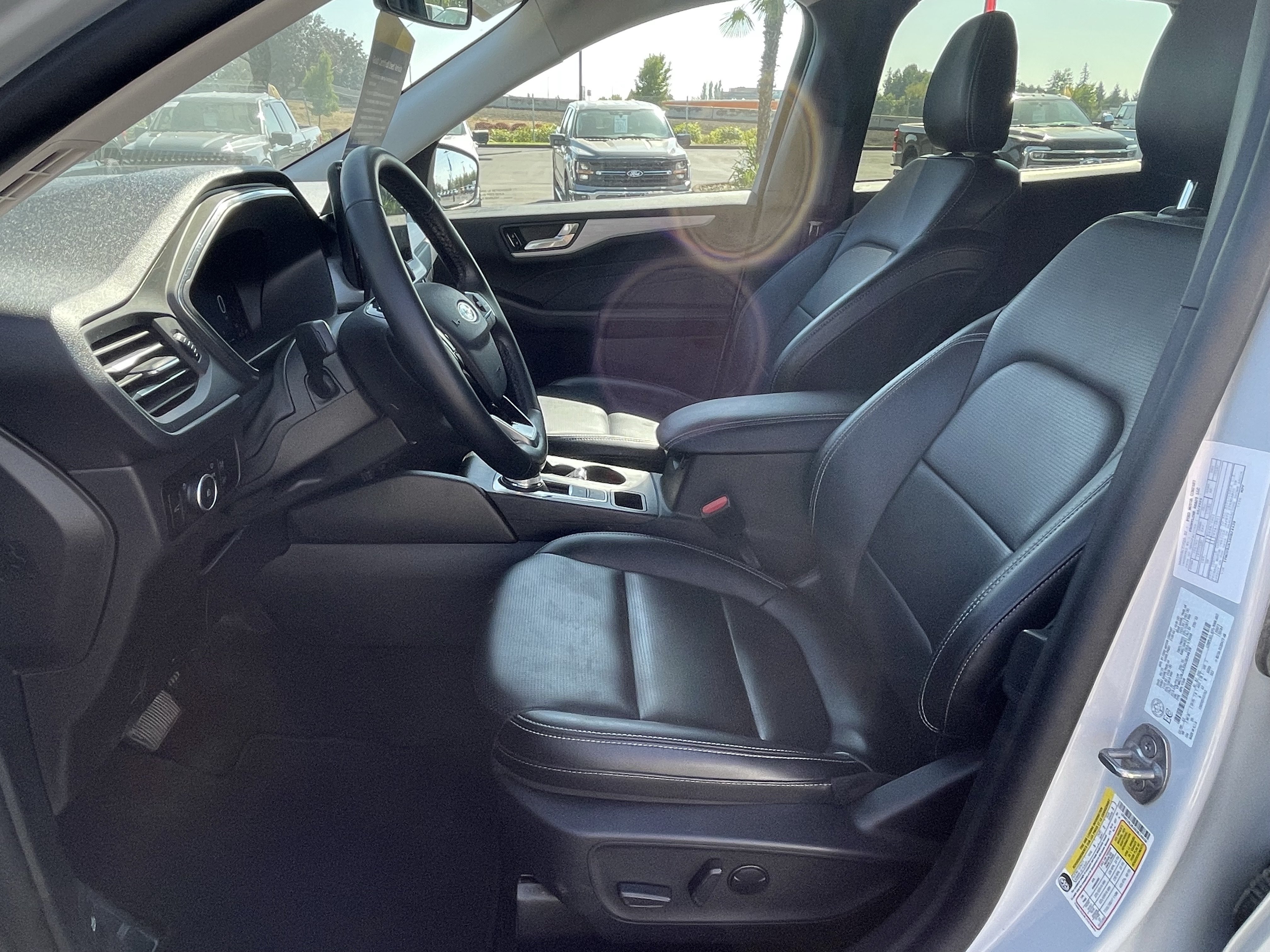 Certified 2025 Ford Escape Platinum AWD/4WD image 8