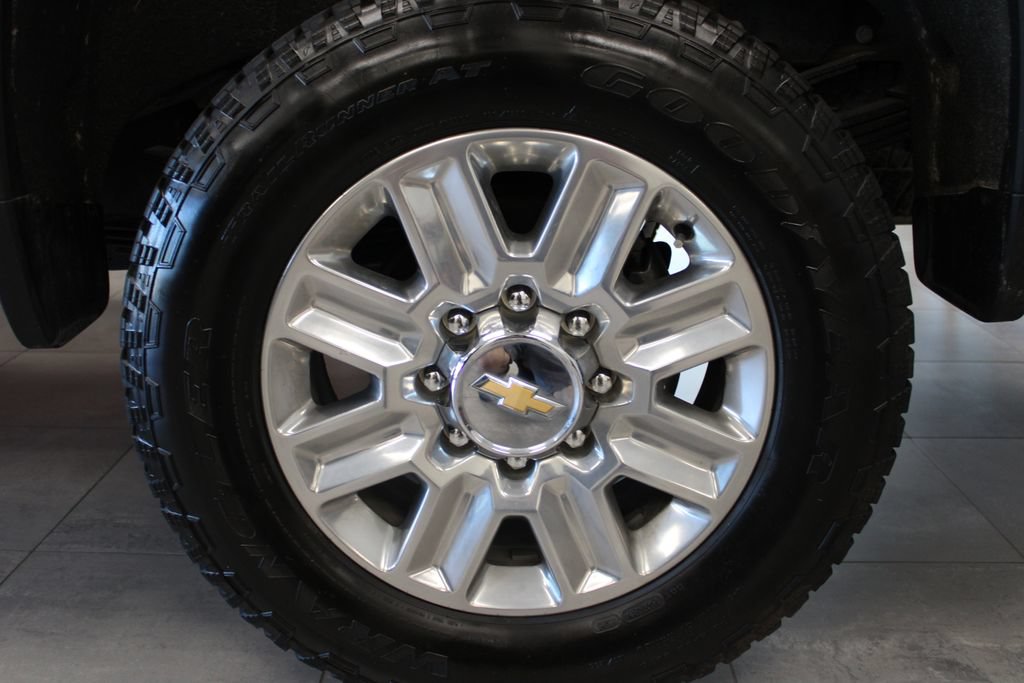 Used 2024 Chevrolet Silverado 3500 High Country w/ High Country Premium Package AWD/4WD image 10