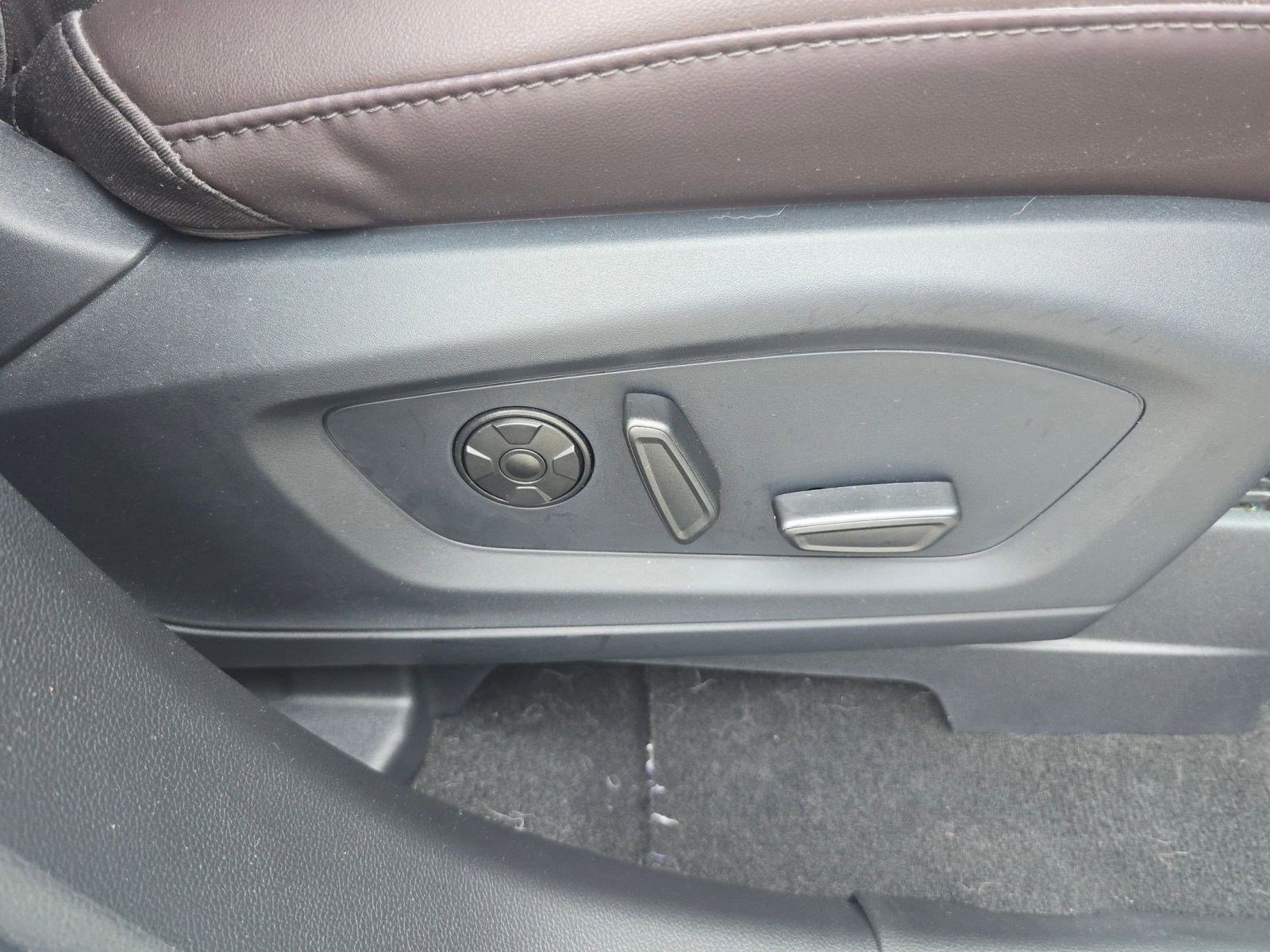 Certified 2025 Ford Explorer Platinum image 31