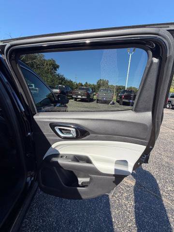 Used 2025 Jeep Compass Limited AWD/4WD image 15