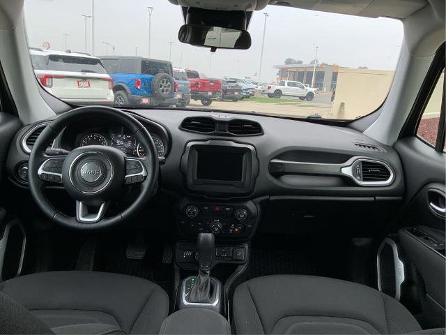 Used 2018 Jeep Renegade Latitude w/ Cold Weather Group image 17