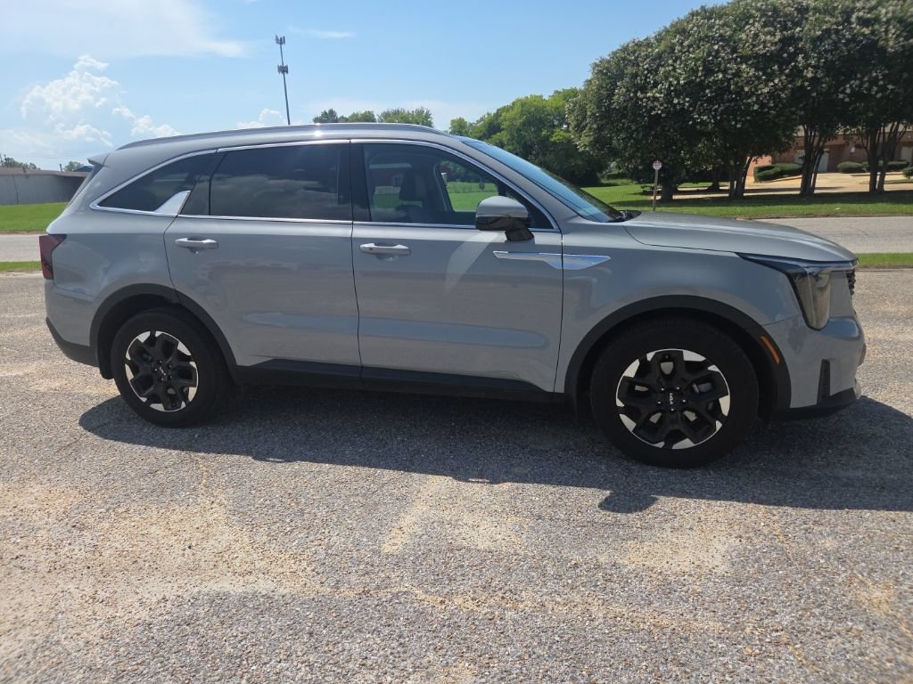 Used 2025 Kia Sorento S w/ Panoramic Sunroof Package FWD image 14