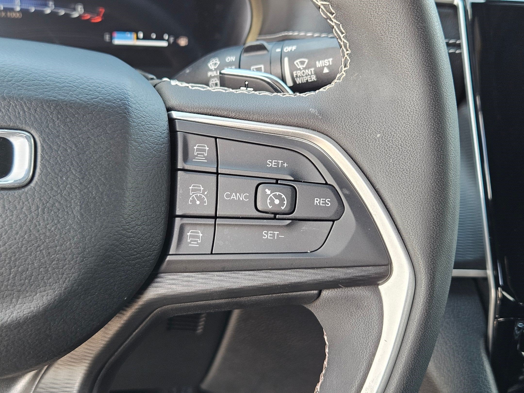 Used 2023 Jeep Grand Cherokee Altitude RWD image 19