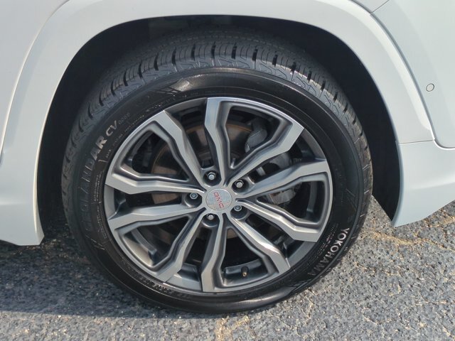 Used 2020 GMC Terrain Denali w/ Denali Premium Package FWD image 11