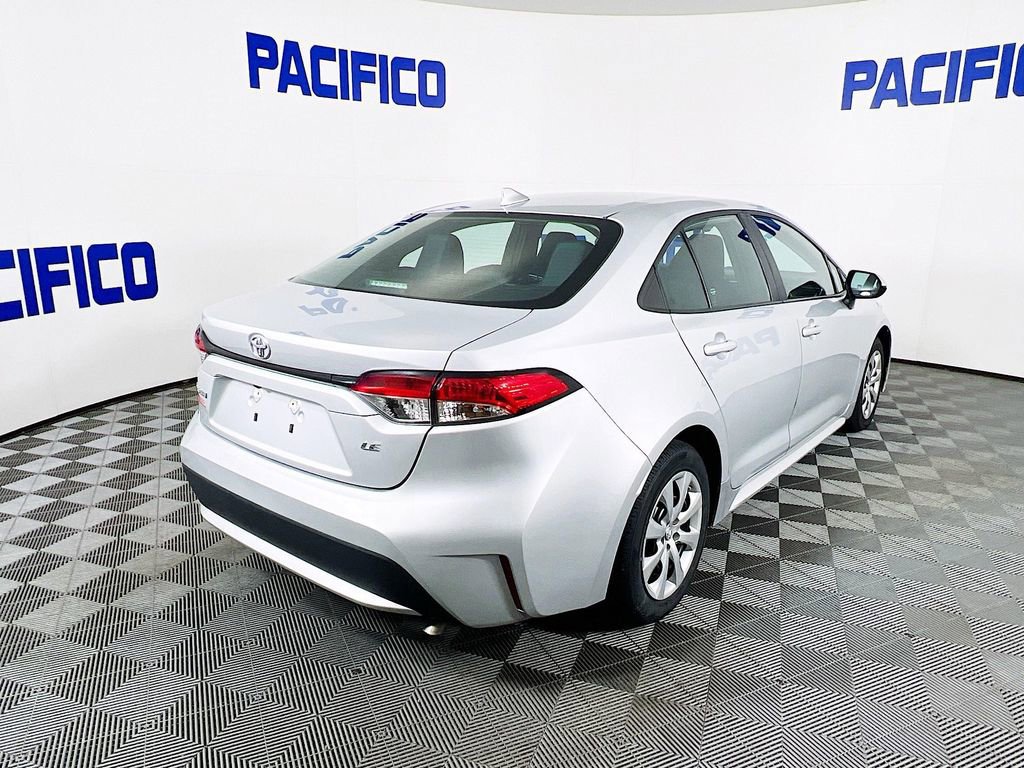 Used 2022 Toyota Corolla LE image 2