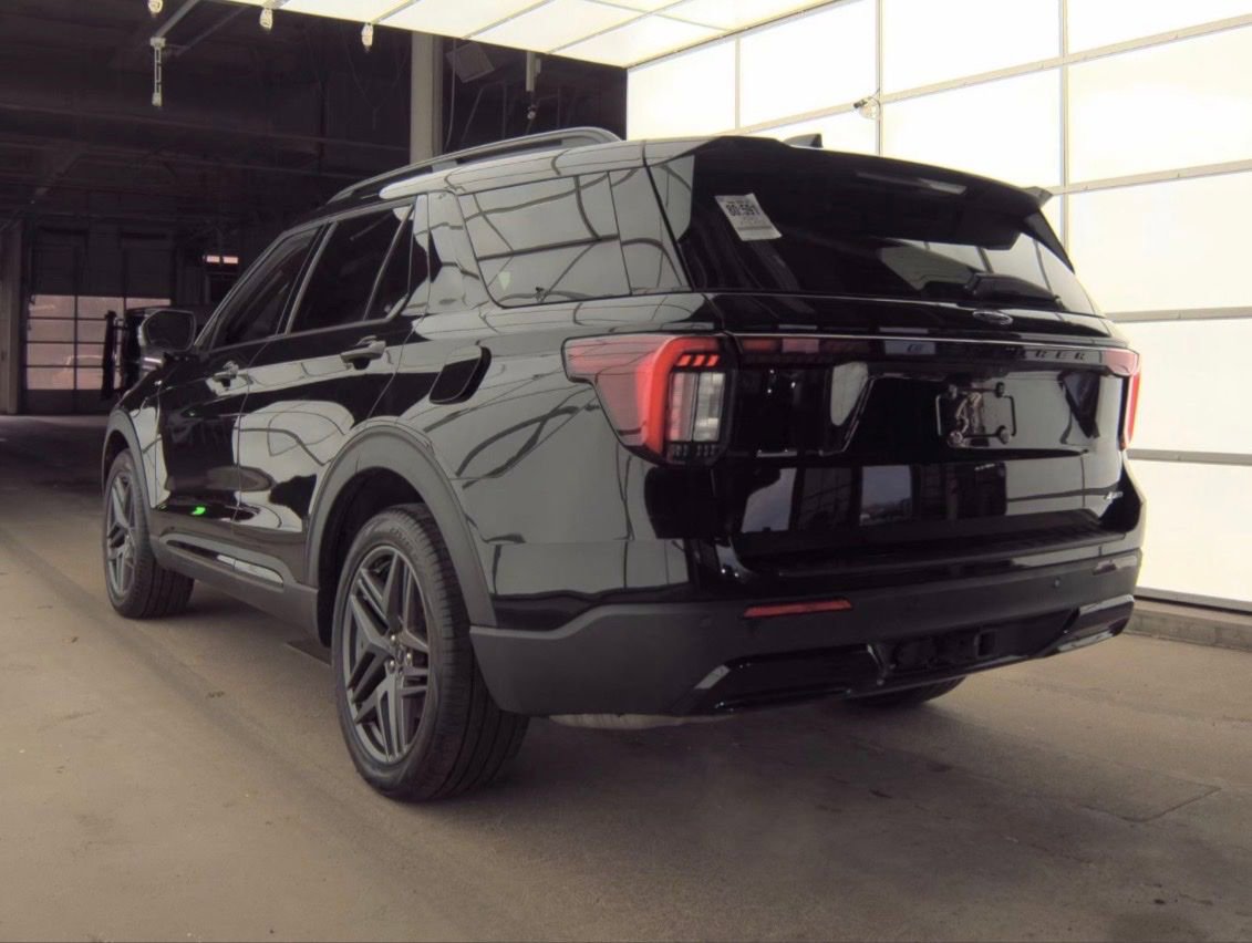 Certified 2025 Ford Explorer ST-Line w/ Premium Package AWD/4WD image 4
