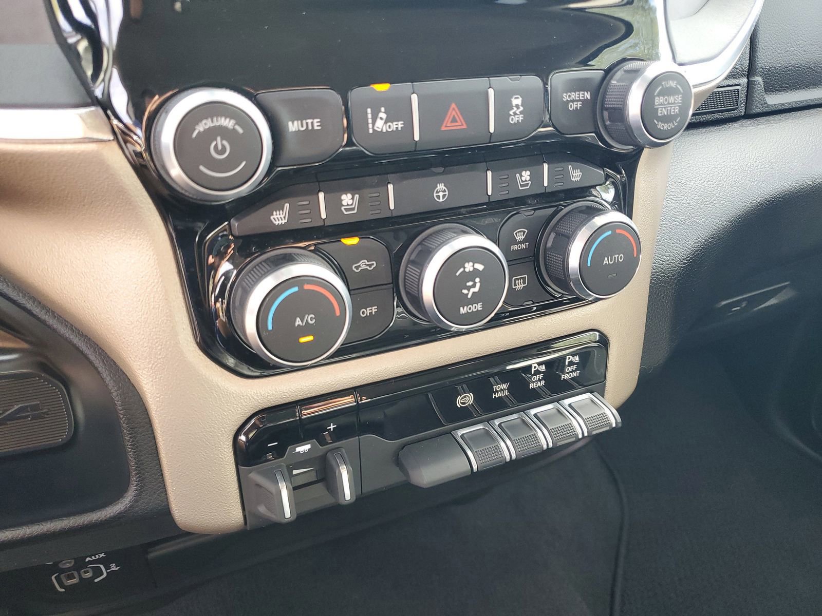 Used 2024 RAM 2500 Laramie w/ Safety Group image 27