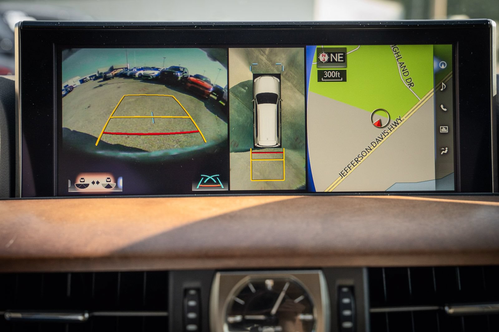 Used 2020 Lexus LX 570 4WD w/ Luxury Package image 48