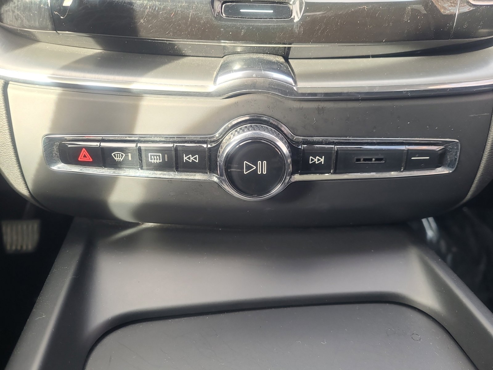 Used 2019 Volvo XC60 T5 Momentum w/ Premium Package image 29