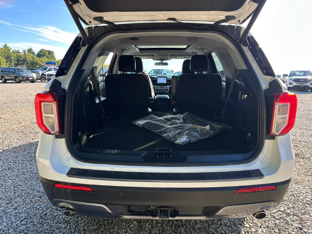 Certified 2023 Ford Explorer XLT w/ Equipment Group 202A AWD/4WD image 14