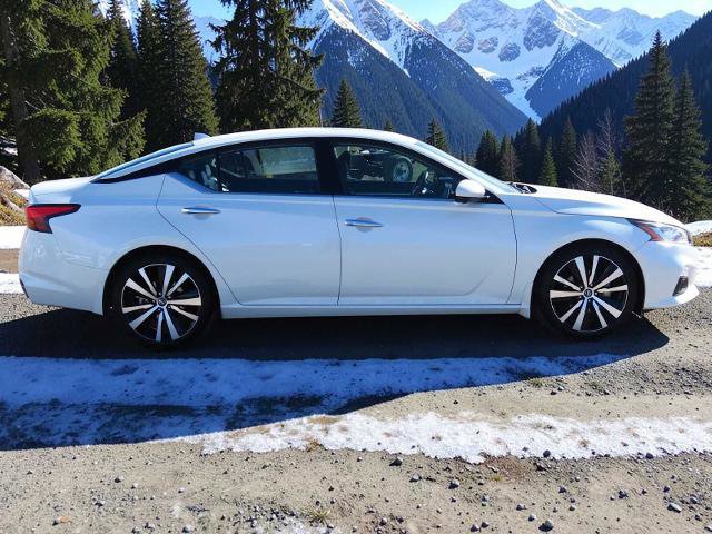 Used 2020 Nissan Altima 2.0 Platinum image 2