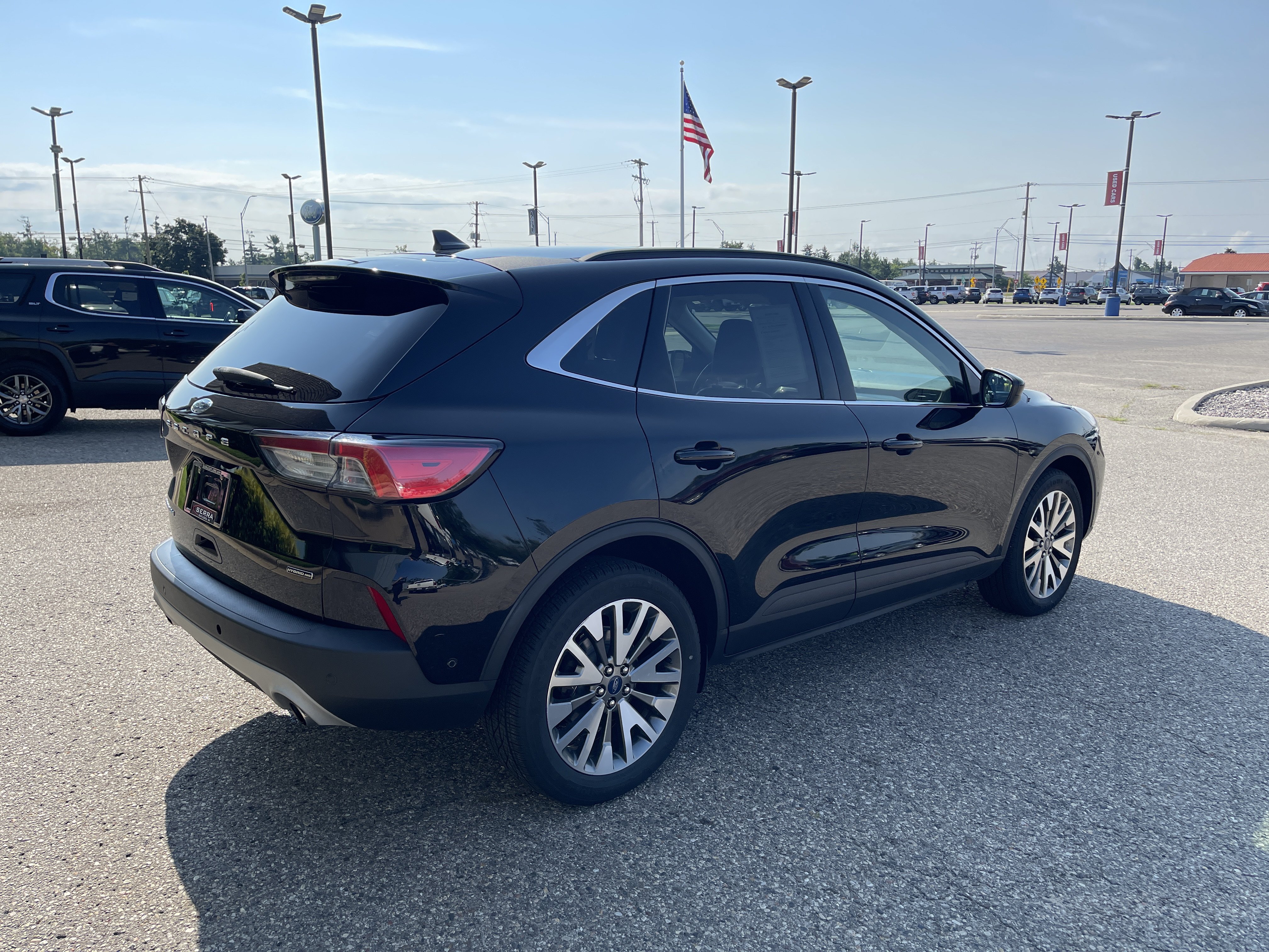 Certified 2021 Ford Escape Titanium AWD/4WD image 3