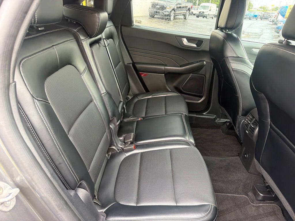 Certified 2024 Ford Escape Platinum AWD/4WD image 47