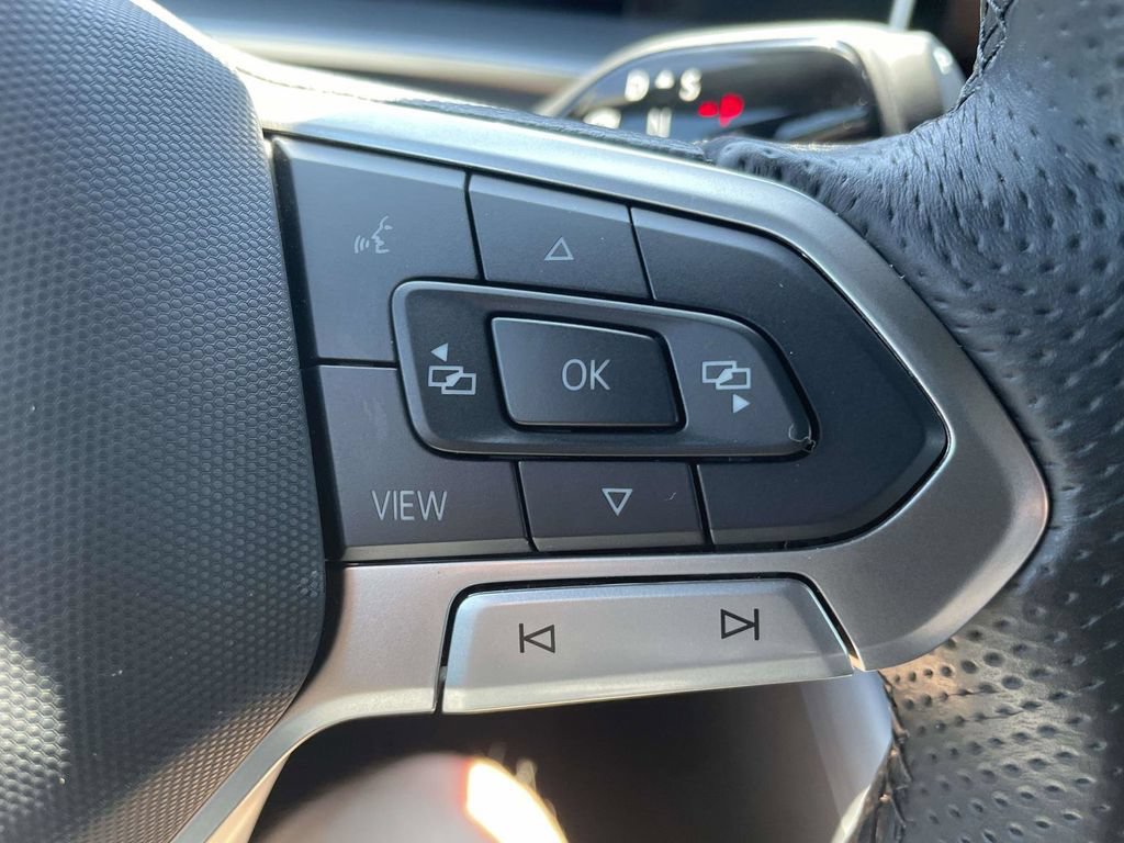 Used 2025 Volkswagen Tiguan SE R-Line FWD image 22