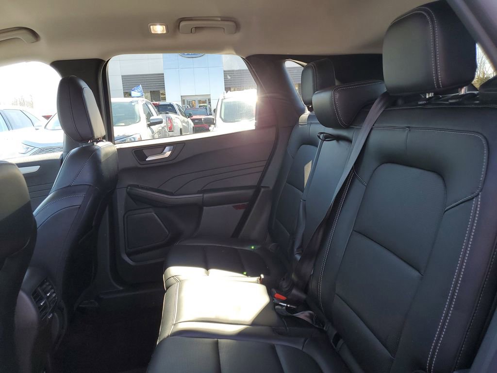 Certified 2025 Ford Escape Platinum AWD/4WD image 32
